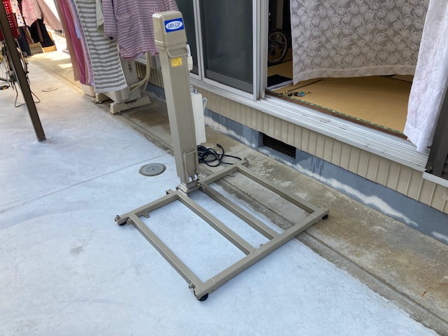 車いす用電動昇降リフト 【介護保険レンタル対象】 | 介護用品・福祉